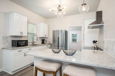 Charming 2-bedroom house in wonderful San Antonio with AC