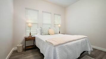 2 多间卧室、熨斗/熨衣板、WiFi、床单