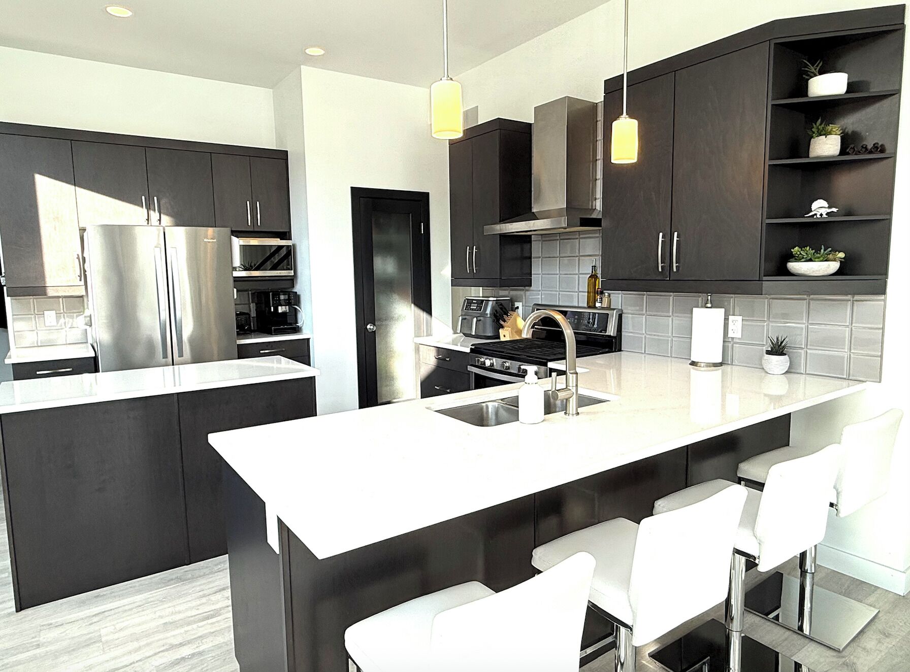 ثلاجة، ميكروويف، فرن، موقد طهي مسطح