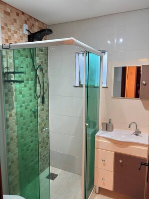 Douche, serviettes fournies