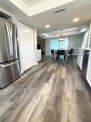 Interior - Spacious 4-Bed Retreat with Pool Short Stroll to the Beach (Fort Myers Beach)