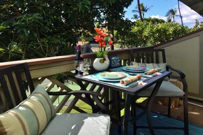 Outdoor dining - Seaside Escape Just steps to the Beach! (Kihei)