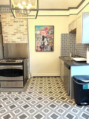 Micro-ondes, four, plaque de cuisson, lave-vaisselle