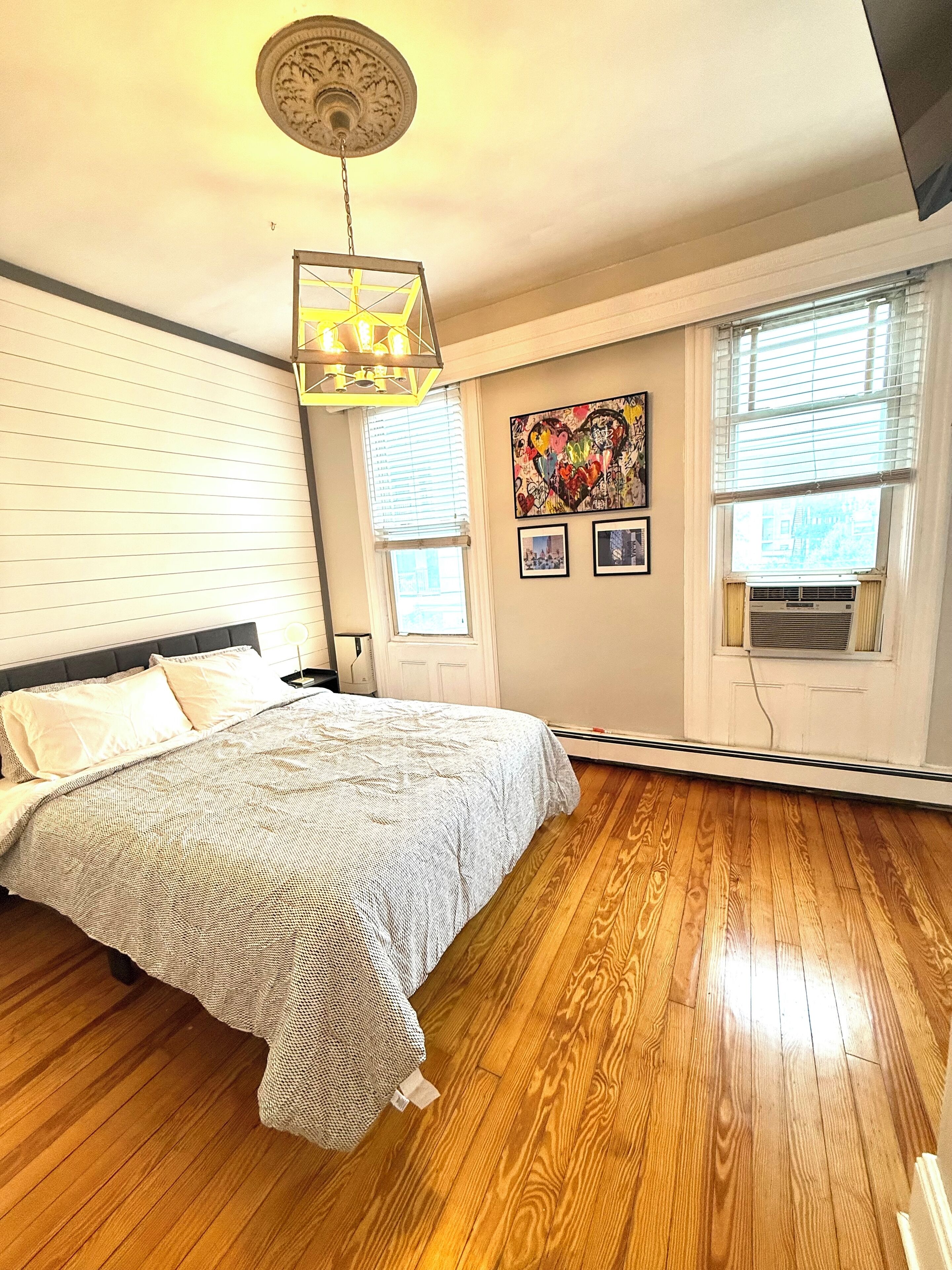 2 多间卧室、熨斗/熨衣板、WiFi、床单