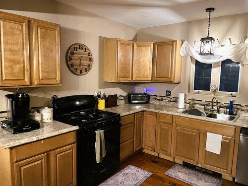 Unwind at Our Cozy Lodge on the Wardsboro Brook - Ski, Hike, Forage, Relax