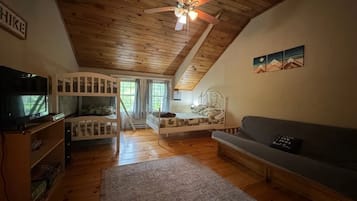 3 bedrooms, travel crib, free WiFi, bed sheets