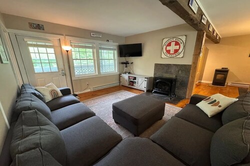 Lion's Mane Lodge - Ski, Hike, Forage, Relax