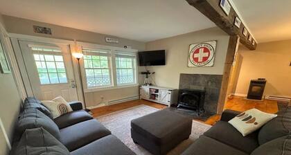 Lion's Mane Lodge - Ski, Hike, Forage, Relax