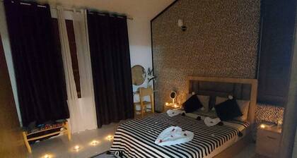 Peaceful Villa Retreat Near the Sea and City Center
