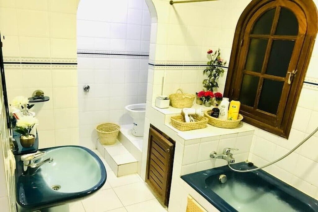Douche, baignoire à jets, sèche-cheveux, bidet