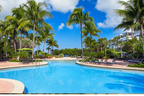 حمّام سباحة خارجي