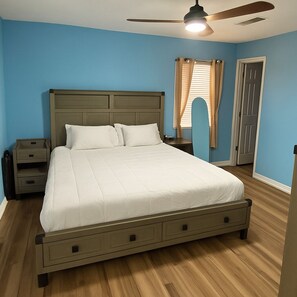3 bedrooms, desk, iron/ironing board, travel crib