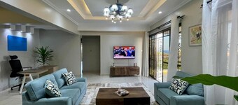 Oceanview Zuri Penthouse-Meters from the beach