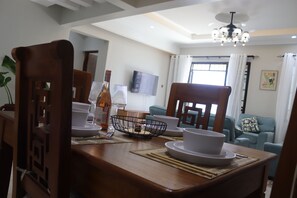 Dining - Oceanview Zuri Penthouse-Meters from the beach (Mombasa)