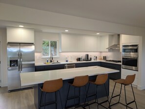 Mikroaaltouuni, uuni, liesi, astianpesukone