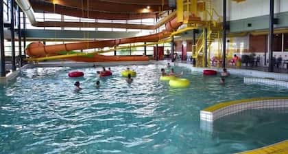 Luxe chalet op 5-sterren camping met ruime veranda