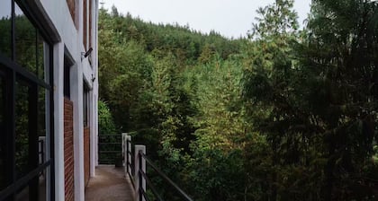 Find Your Perfect Mountain Retreat at House