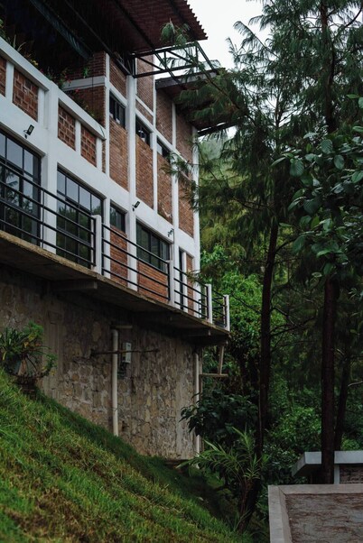 Find Your Perfect Mountain Retreat at House