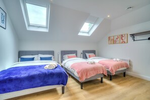 2 bedrooms, iron/ironing board, WiFi, bed sheets - Luxury Penthouse Flat Manchester (Wythenshawe)