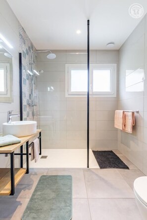 تجهيزات دش، مجففات شعر، مناشف