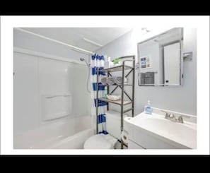 Hair dryer, towels, toilet paper - Beachside Escape (Corpus Christi)