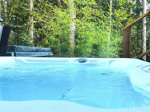 Outdoor spa tub