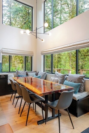 Dining - Mt Baker Hot Tub Retreat 3 King Suites (Deming)