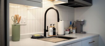 Luxury Bachelor Guesthouse - New Built - Wifi