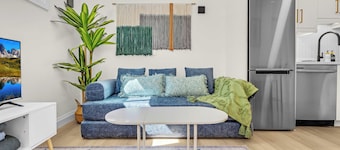 Luxury Bachelor Guesthouse - New Built - Wifi