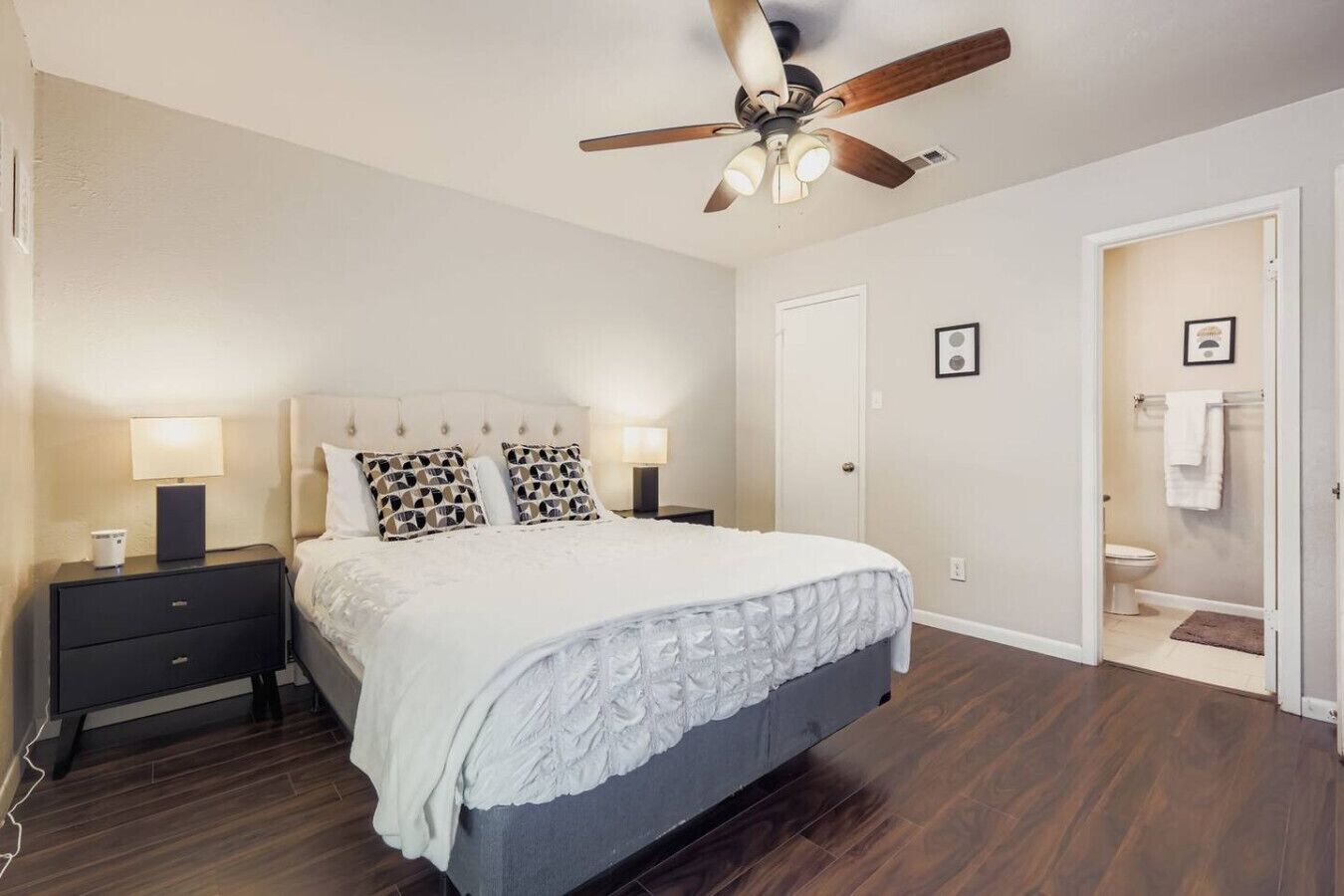 3 bedrooms, iron/ironing board, WiFi, bed sheets