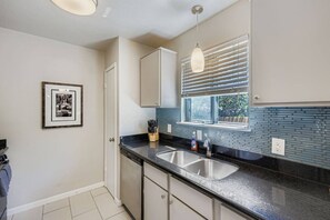 Fridge, microwave, oven, stovetop - Austin Family-friendly 3BR w/ yard , pet friendly (Austin)