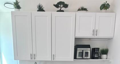 Quiet Micro-Studio with AC in charming Roseville