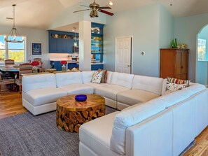 Téléviseur connecté, lecteur de DVD, livres, sélection de films