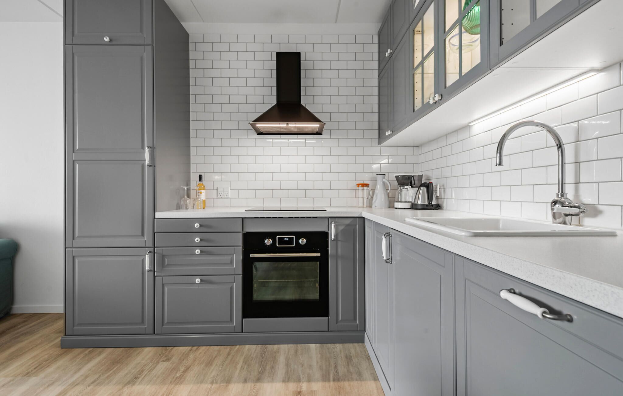 Fridge, stovetop, dishwasher, coffee/tea maker