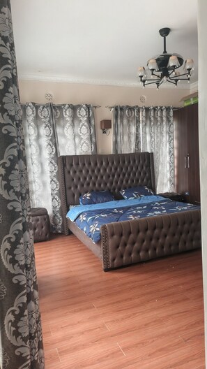 4 soverom, strykejern/-brett, wi-fi og sengetøy