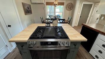 KylskÄp, mikrovÄgsugn, ugn och spishÀll