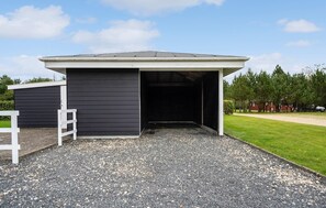 المنطقة المحيطة بالمنشأة