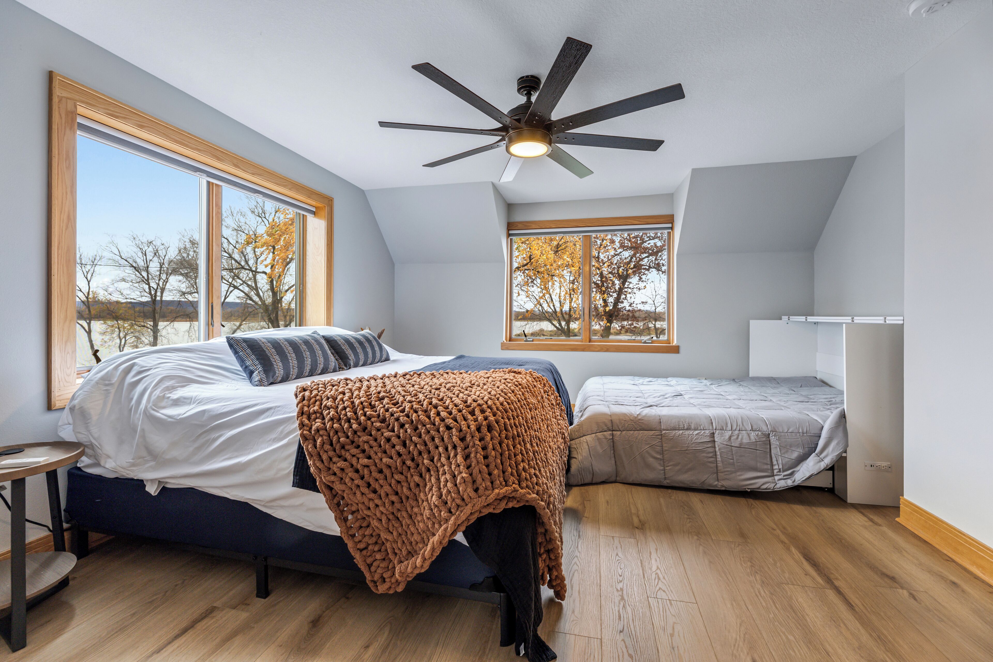 3 bedrooms, iron/ironing board, WiFi (free), bed sheets