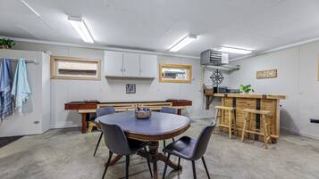 garage entertainment space