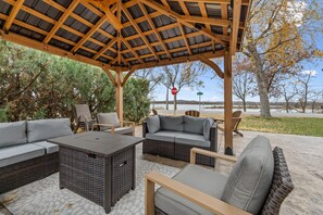 Terrace/patio - NEW Mississippi Riverfront Sunset House - family, friends & river come together (Buffalo City)