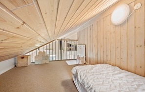 2 bedrooms, travel cot, free WiFi