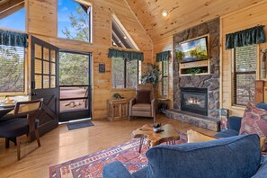 Una Smart TV, una chimenea