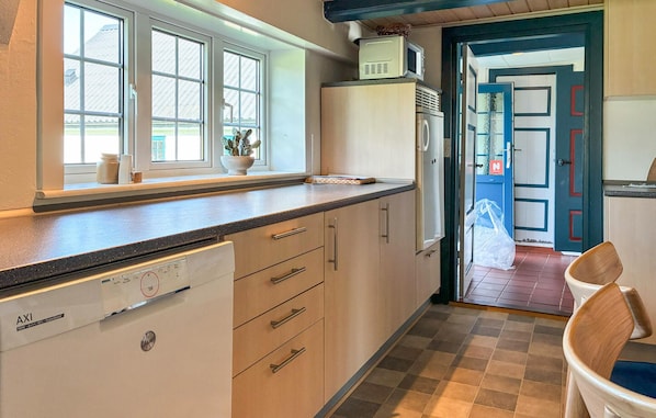 Fridge, stovetop, dishwasher, coffee/tea maker