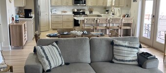 Brand new 3-bedroom Beach house walking distance to Island View casino!