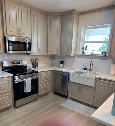 Brand new 3-bedroom Beach house walking distance to Island View casino!