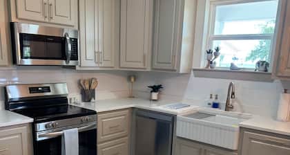 Brand new 3-bedroom Beach house walking distance to Island View casino!