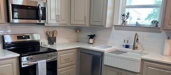 Brand new 3-bedroom Beach house walking distance to Island View casino!