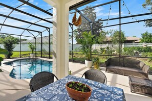 屋外ダイニングエリア