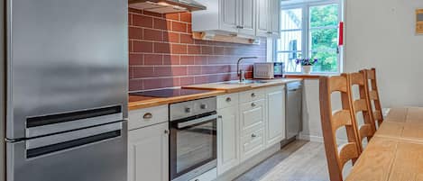 Geladeira, fogão, cooktop, lava-louças