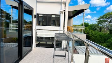 Condo supérieur, fumeur, salle de bain privée | Terrasse/patio